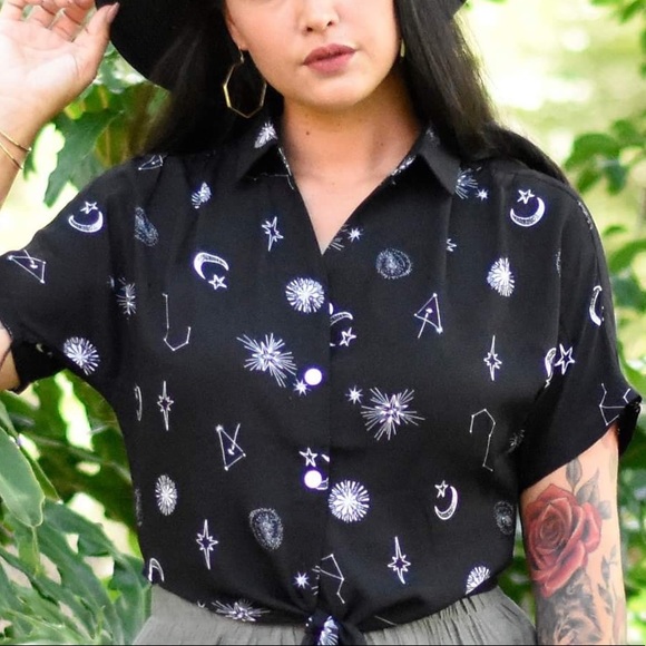 Constellation Collared Crop Top - Picture 3 of 4